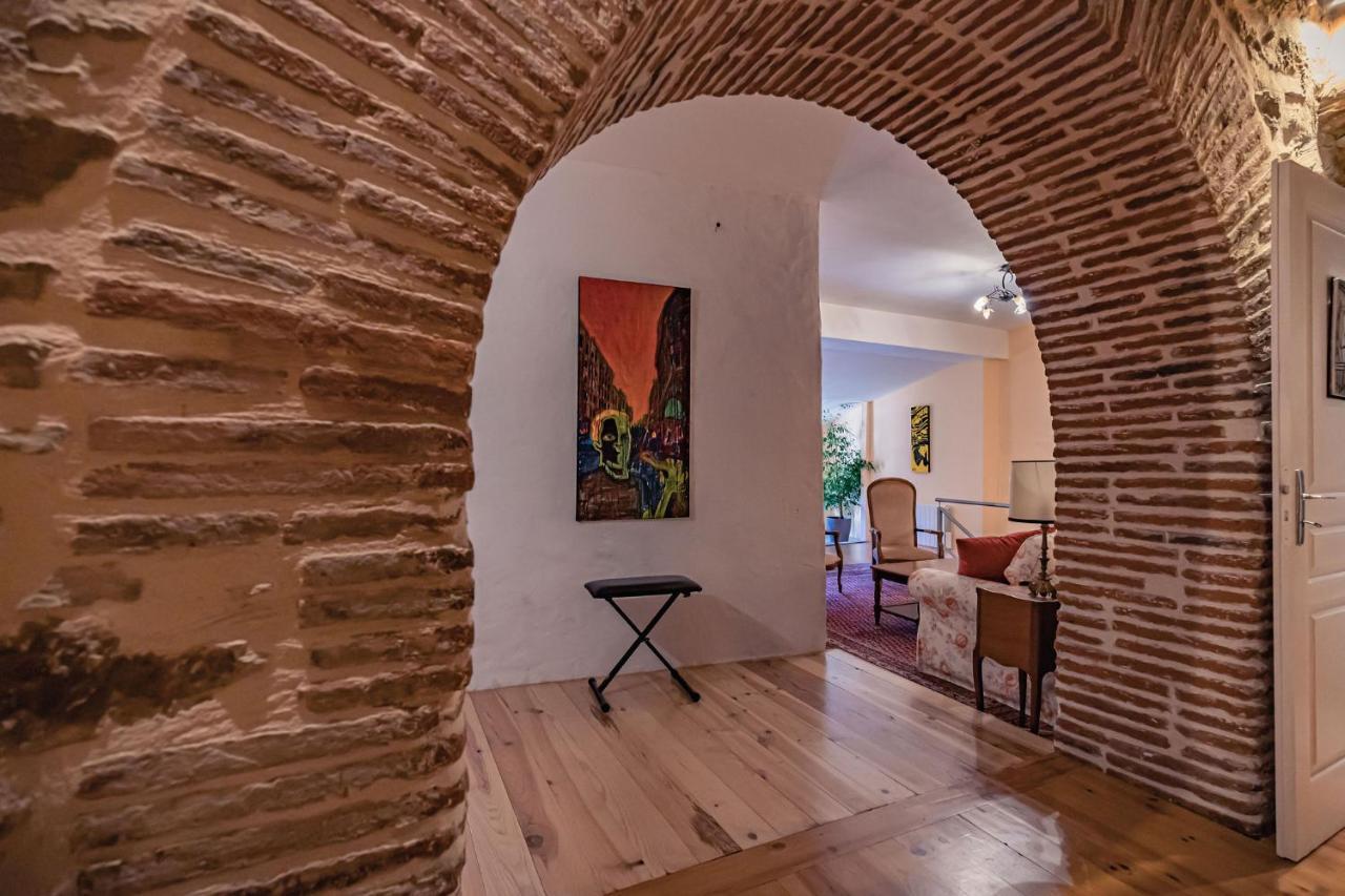 Sundrenched Relais De Poste In Serdinya Exterior photo