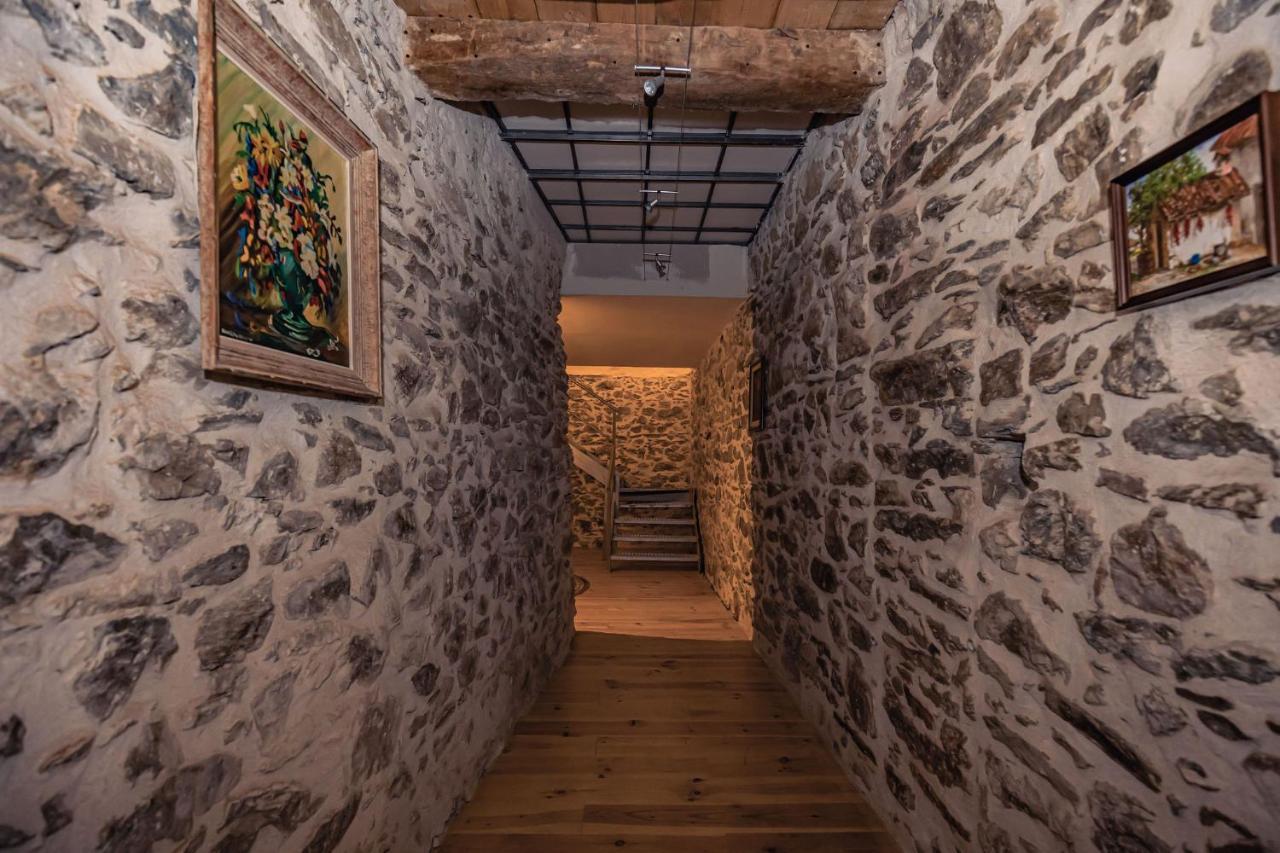 Sundrenched Relais De Poste In Serdinya Exterior photo